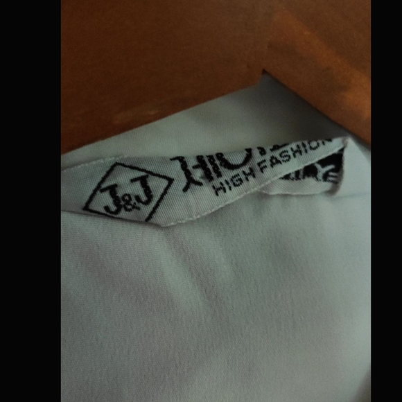 Crop Knot Shirt - Picture 4 of 9